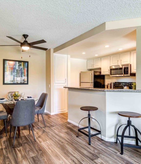 La Jolla, CA, Luxury Apartments | Mirada at La Jolla Colony